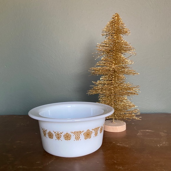 Pyrex Butter Bowl — Butterfly Gold - Picture 1 of 3